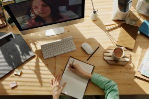 How does the choice of communication method eg email fax impact arrival notices